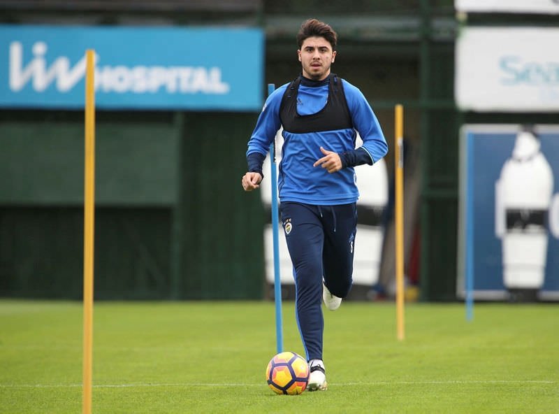 Ozan Tufan dibe vurdu