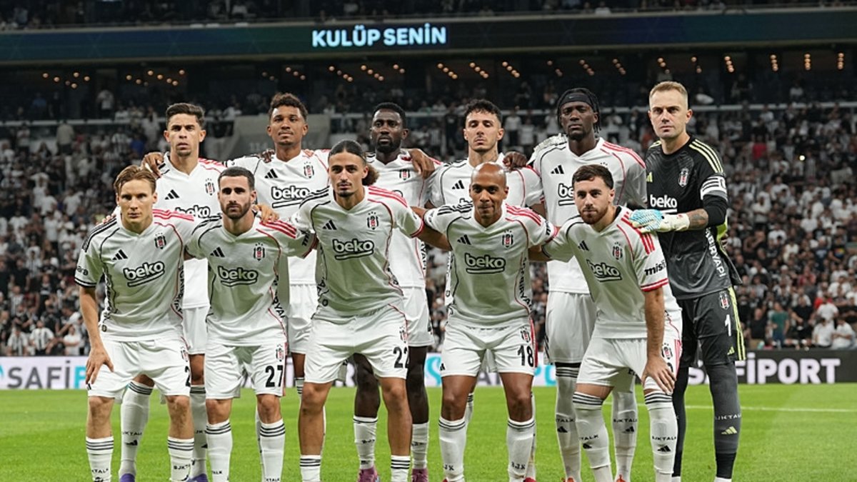 Beşiktaş taraftarından büyük tepki! İlk yarının bitmesinin ardından... Beşiktaş taraftarından büyük tepki! İlk yarının bitmesinin ardından...