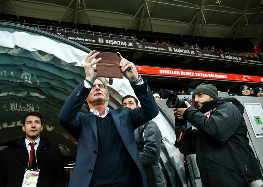 Yıldızlar teröre karşı sahaya indi