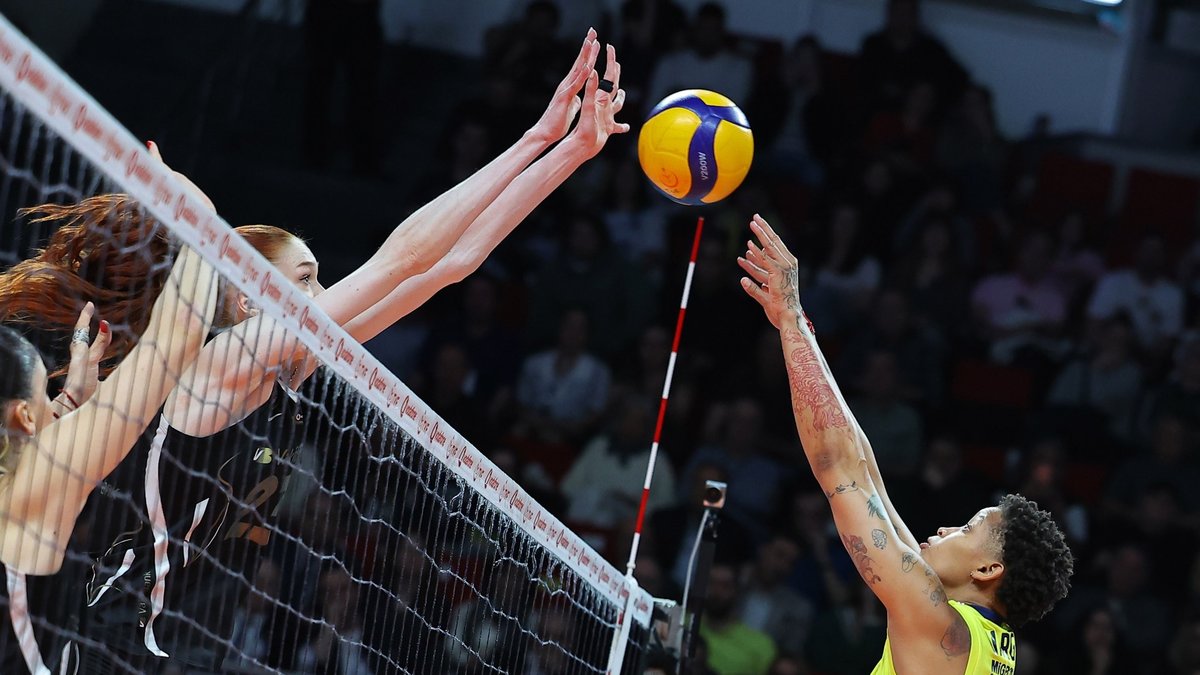 VakıfBank final serisi ilk maçında Fenerbahçe Medi…