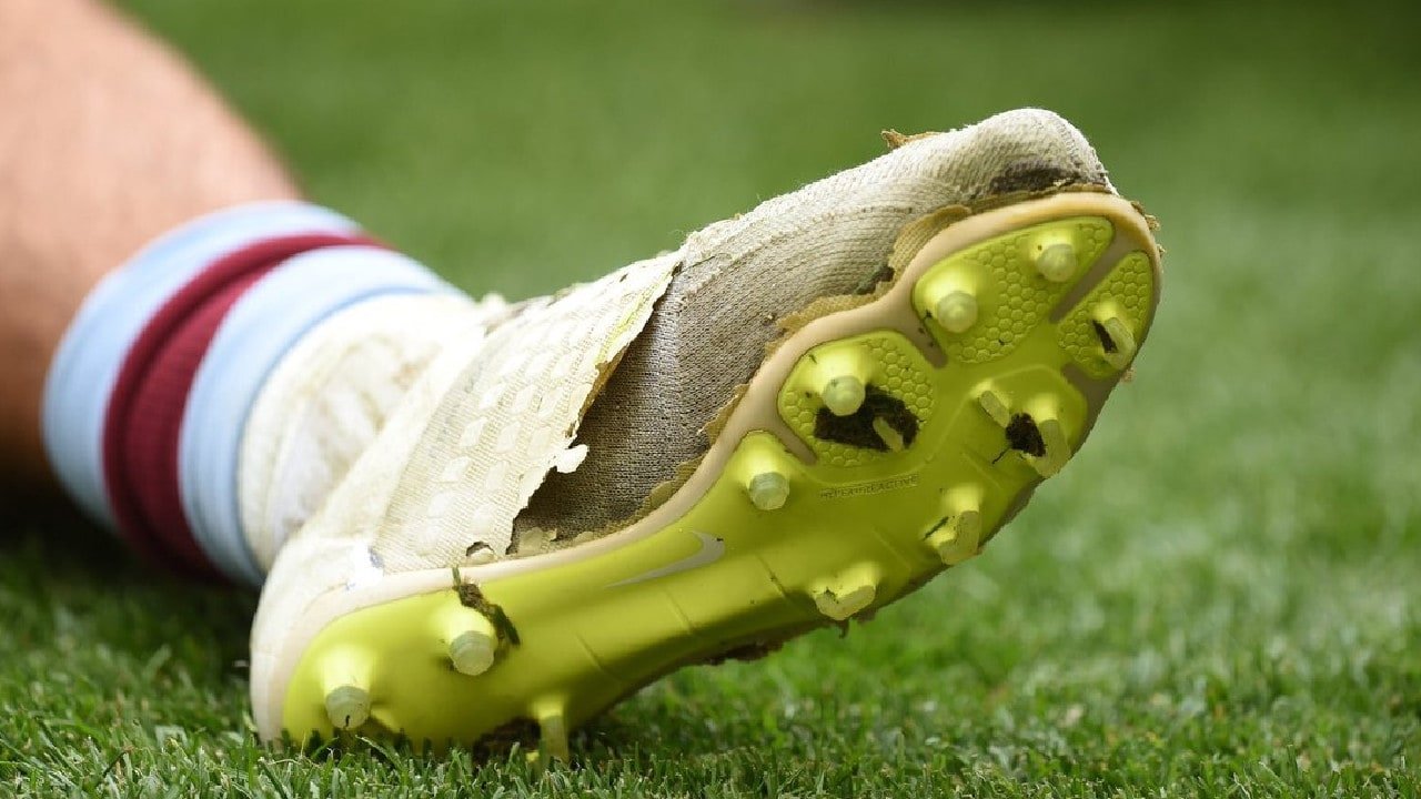 Paramparça kramponlarla Premier Lig’e...