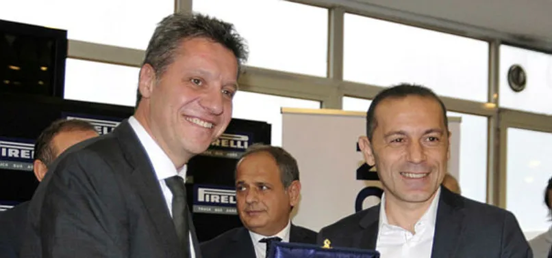 Cüneyt Çakır'a yılın futbol hakemi ödülü