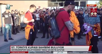 Galatasaray ve Akhisarspor kafilesi stada gidiyor