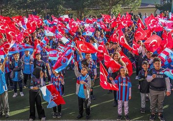 Ağaoğlu'dan öğrencilere 10 bin forma!