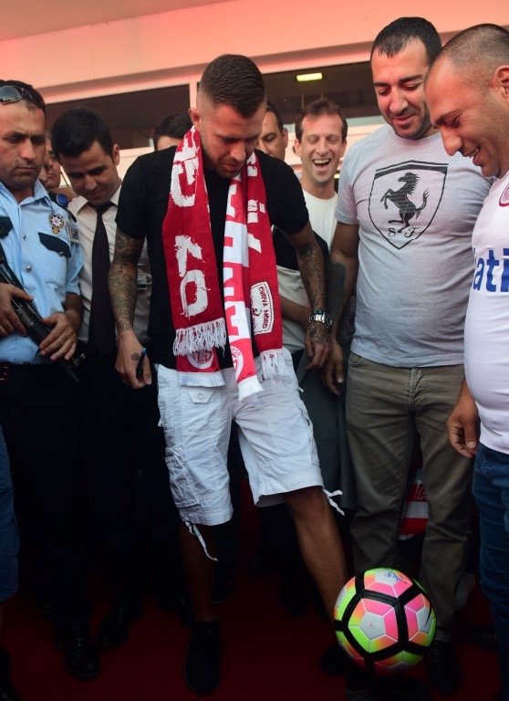 Antalyaspor’da Menez’e coşkulu karşılama