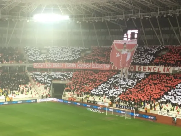 Sivasspor'dan Galatasaray'a Rocky göndermesi - 1