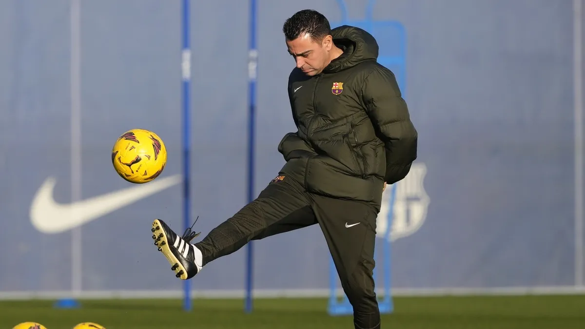 Xavi Barcelona'da kaldı!