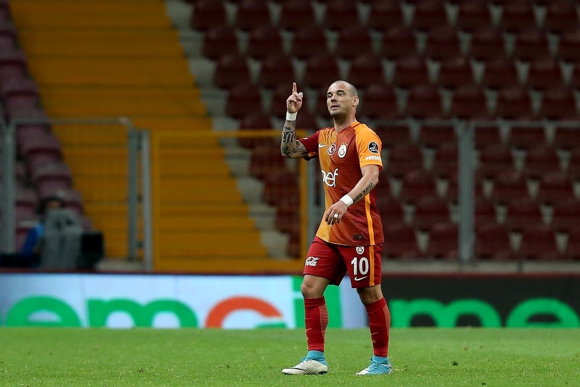 Sneijder resti çekti!