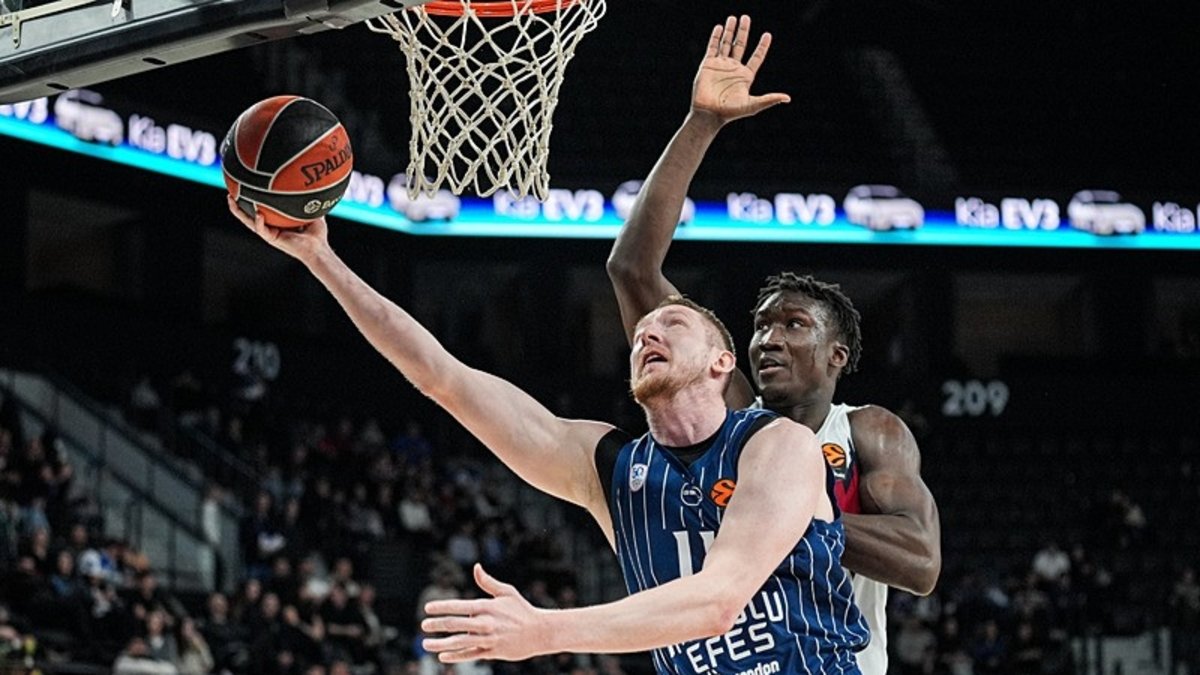 Anadolu Efes evinde Baskonia'ya mağlup!