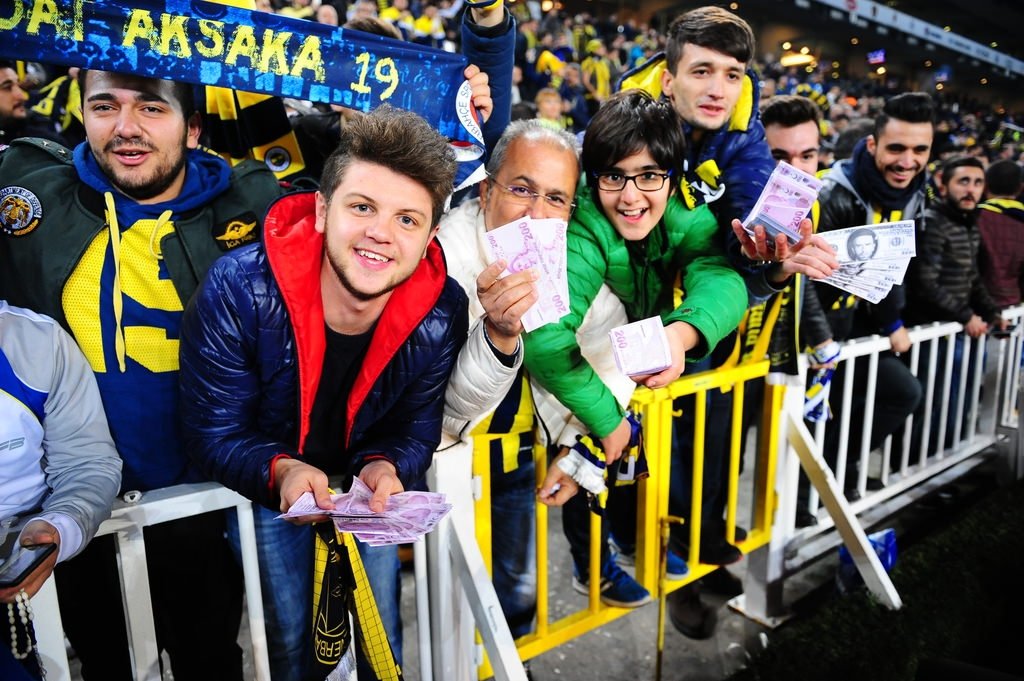 Fenerbahçe taraftarından Gökhan Gönül’e protesto!