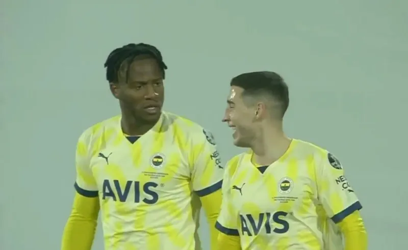 Ümraniyespor Fenerbahçe maçında Michy Batshuayi ve Emre Mor tartıştı! - 2
