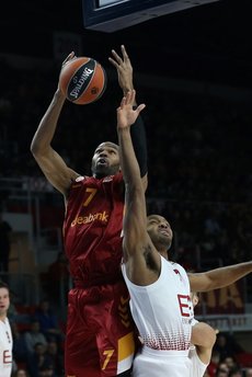Galatasaray Odeabank evinde Armani Milano engelini geçti