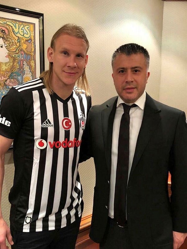 Vida imzayı attı! İşte imza töreninden kareler...