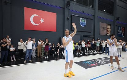 Oğuz Savaş aktif basketbol kariyerini noktaladı!