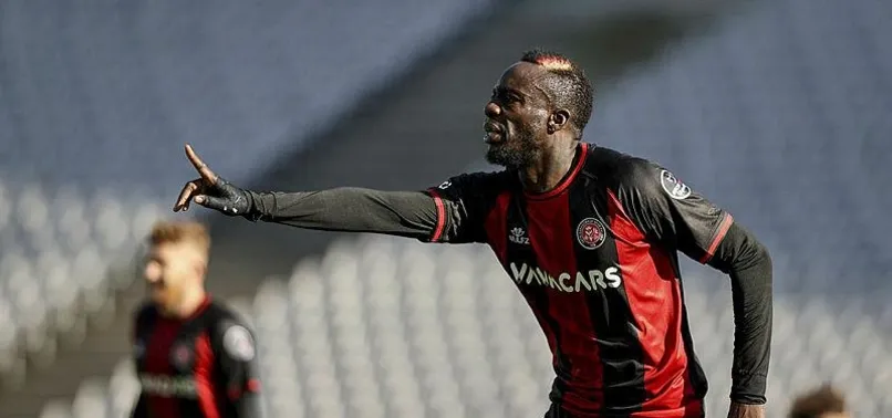 Mbaye Diagne'nin şoförü arabasını çaldı!