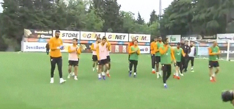 Florya'da ilginç anlar! Antrenman devam ederken bir anda...