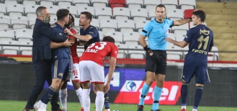 Volkan Ballı Antalyaspor - Fenerbahçe maçında sahaya girdi! İşte o anlar