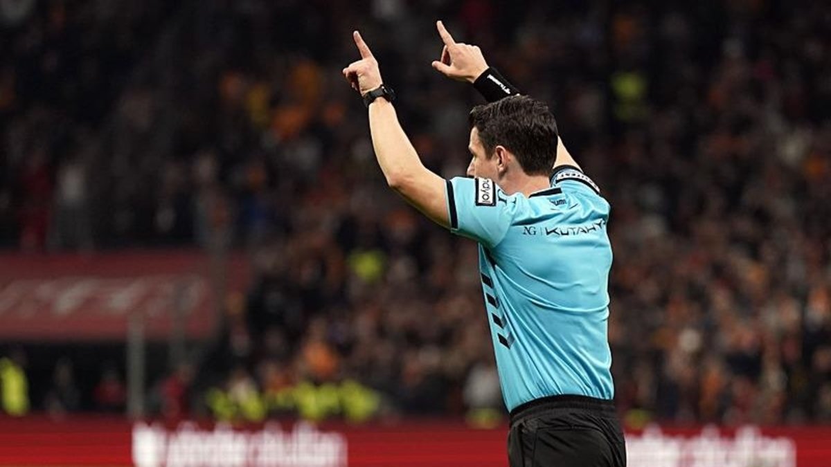 Galatasaray'ın Osimhen ile bulduğu gol ofsayta takıldı Galatasaray'ın Osimhen ile bulduğu gol ofsayta takıldı