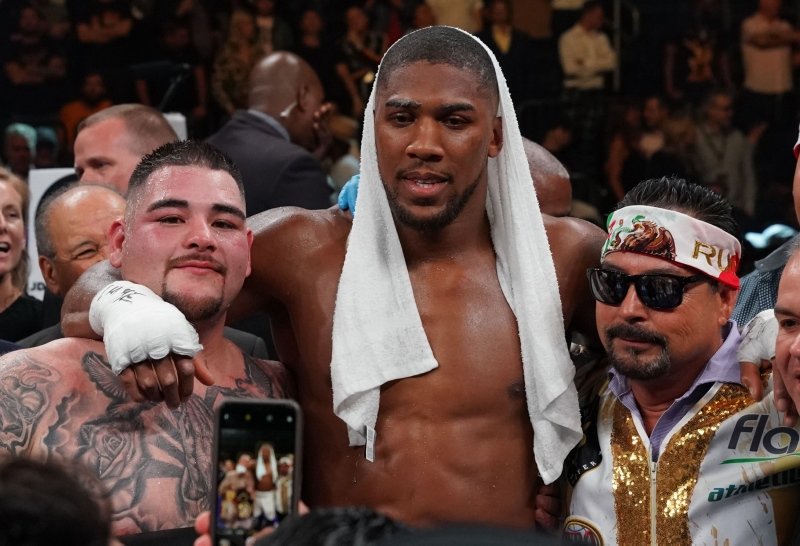 Anthony Joshua ilk yenilgisini aldı!