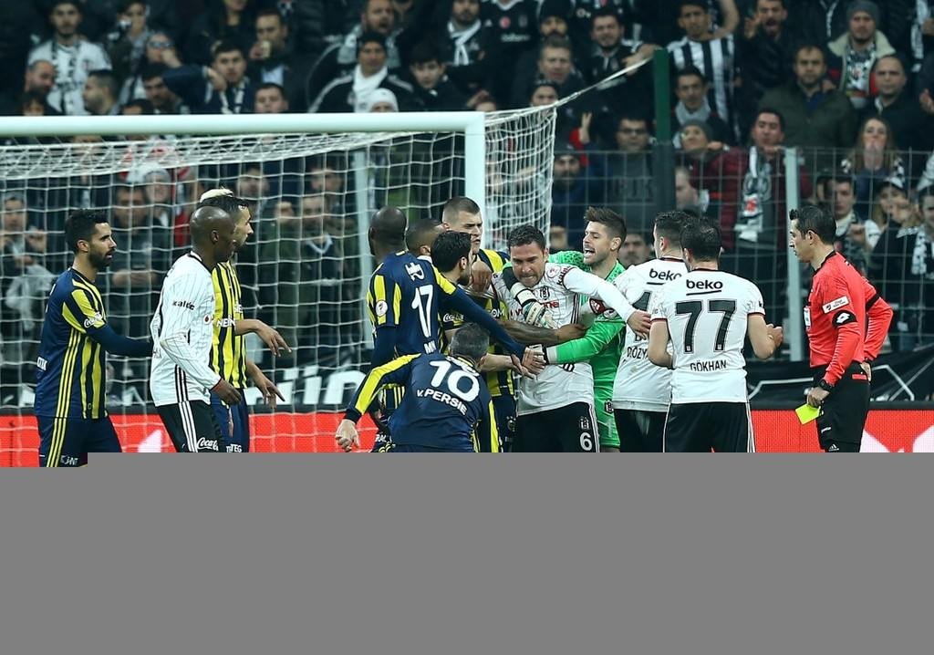 Beşiktaş-Fenerbahçe karşılaşmasından kareler