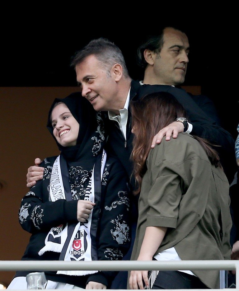 Beşiktaş tribünlerinde yenge rüzgarı