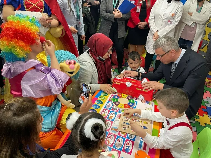 Başakşehir Çam ve Sakura Şehir Hastanesi'nde çocuklara 23 Nisan'a özel oyun alanı yapıldı - 1