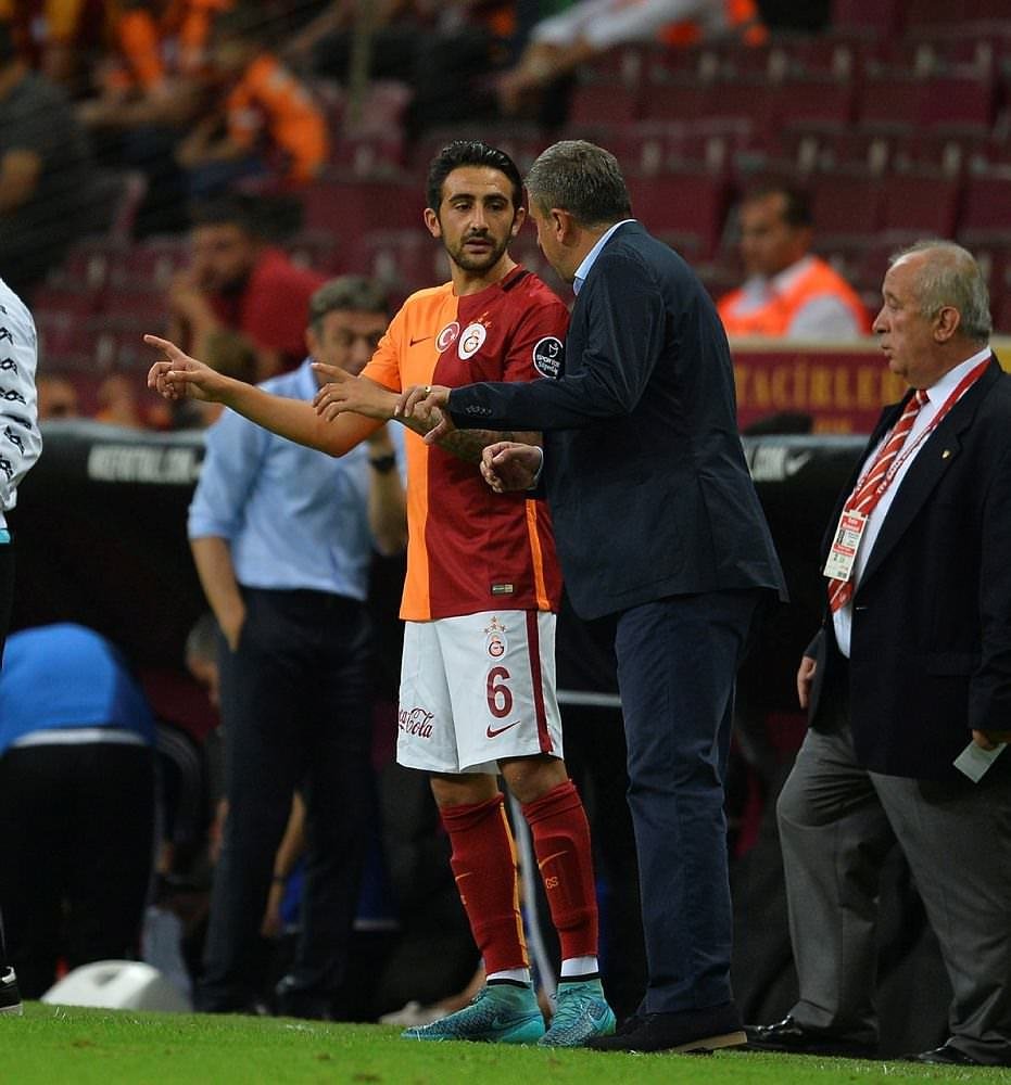 Galatasaray’da yaprak dökümü sürüyor