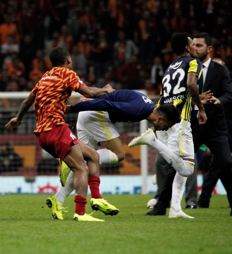 Avrupa’ya rezil olduk! ’Vahşi bir kavga...’