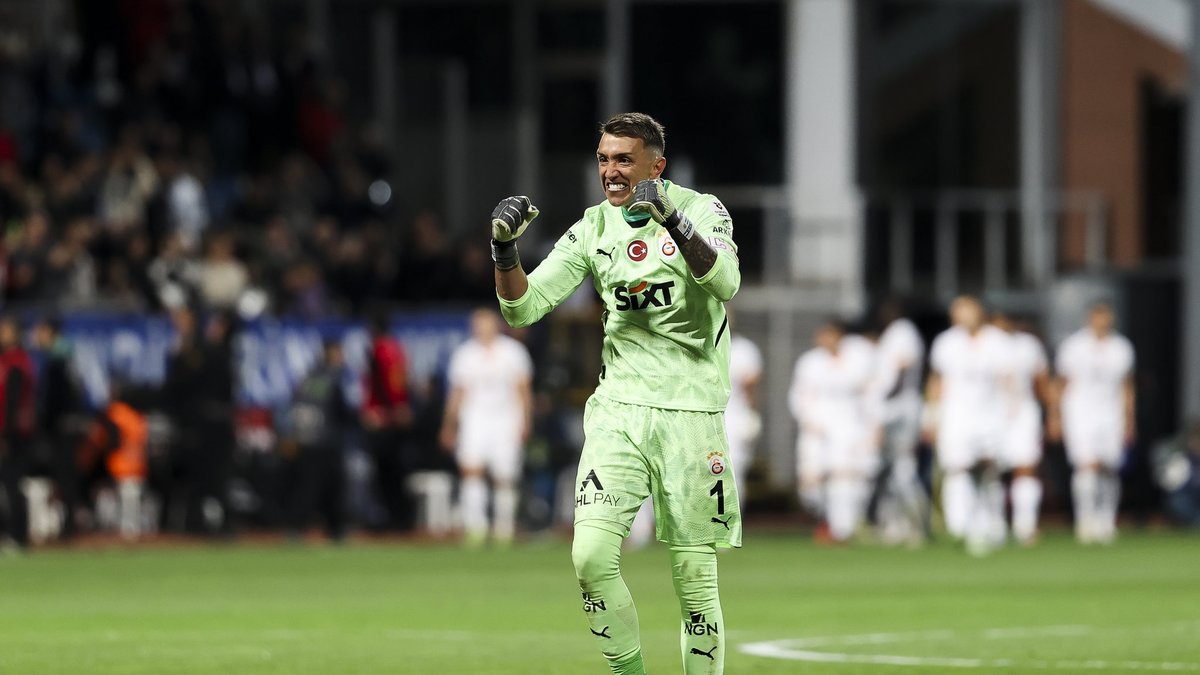 TRANSFER HABERİ: Fernando Muslera Galatasaray'dan ayrılıyor mu? TRANSFER HABERİ: Fernando Muslera Galatasaray'dan ayrılıyor mu?
