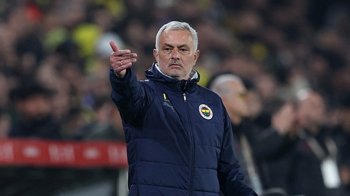 Fenerbahçe'de sürpriz ayrılık! Bu kararı kimse beklemiyordu Fenerbahçe'de sürpriz ayrılık! Bu kararı kimse beklemiyordu