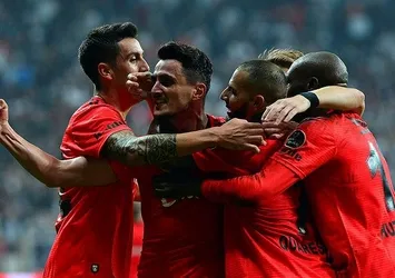 Beşiktaş yine zirvede