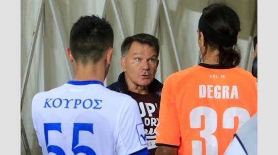 Hem dayak yedi hem kulüpten kovuldu!