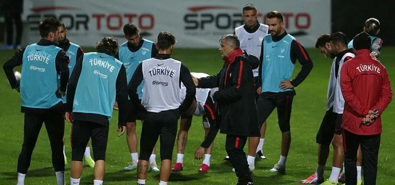 A Milliler yağmur altında çalıştı