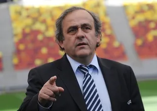 Platini'den istifa kararı