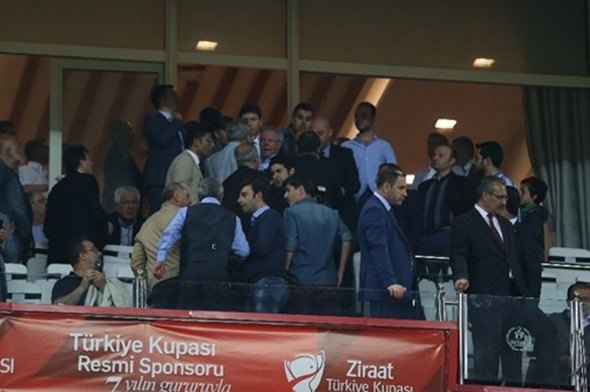 Aziz Yıldırım ile savcı tribünde kapıştı!