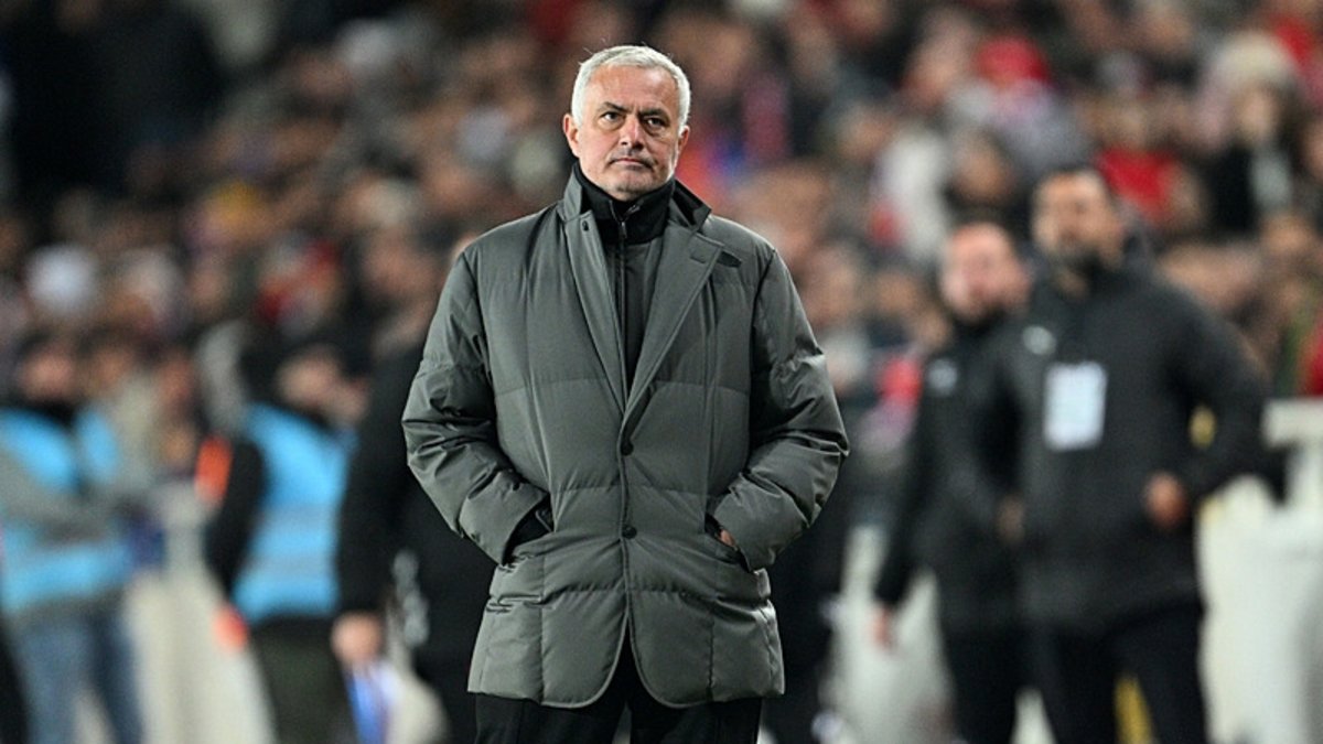 TRANSFER HABERİ: Fenerbahçe'deki ayrılıkları tek tek açıkladı! Gelecek sezon takımda yoklar TRANSFER HABERİ: Fenerbahçe'deki ayrılıkları tek tek açıkladı! Gelecek sezon takımda yoklar