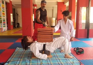 İranlı karate antrenöründen ilginç gösteri!