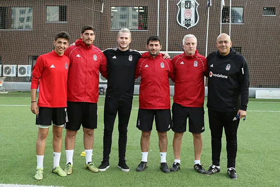 Karius'tan Beşiktaş'ın kadın ve altyapı takımına ziyaret - 1