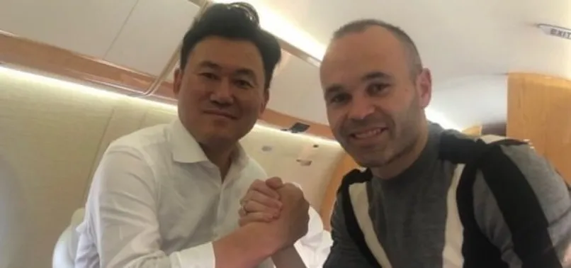 Iniesta, Podolski'nin takım arkadaşı oldu