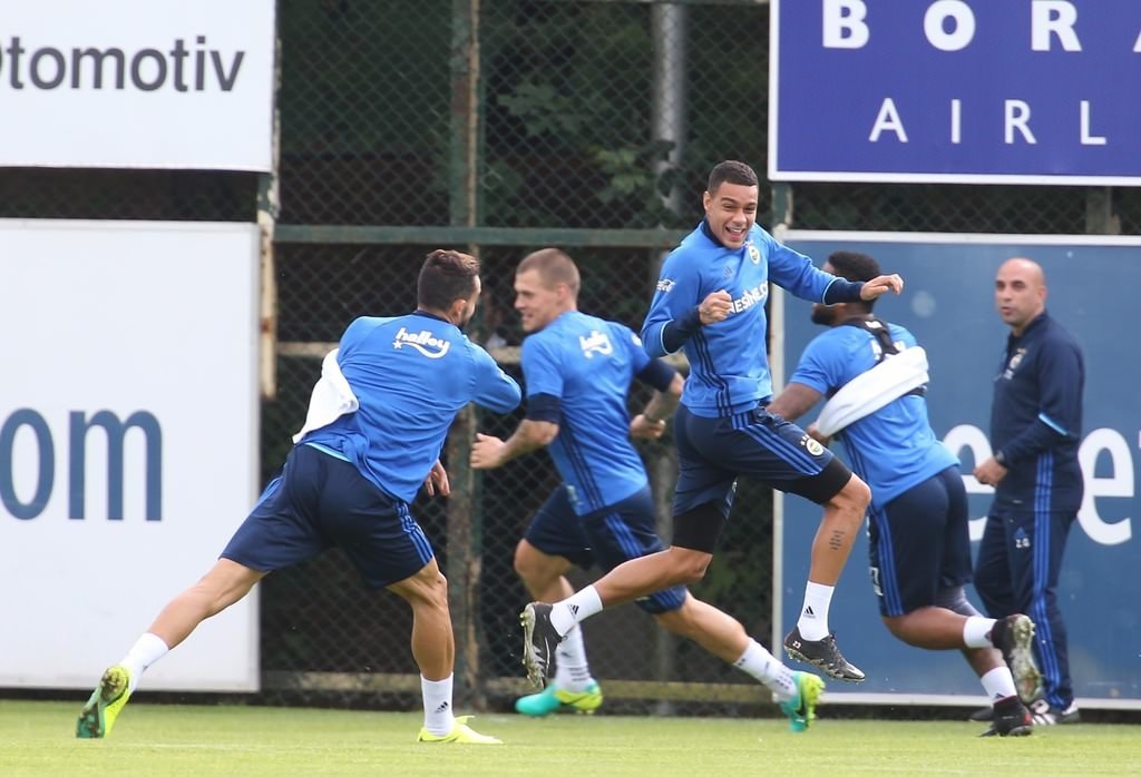 Robin van Persie herkesi şaşırttı!