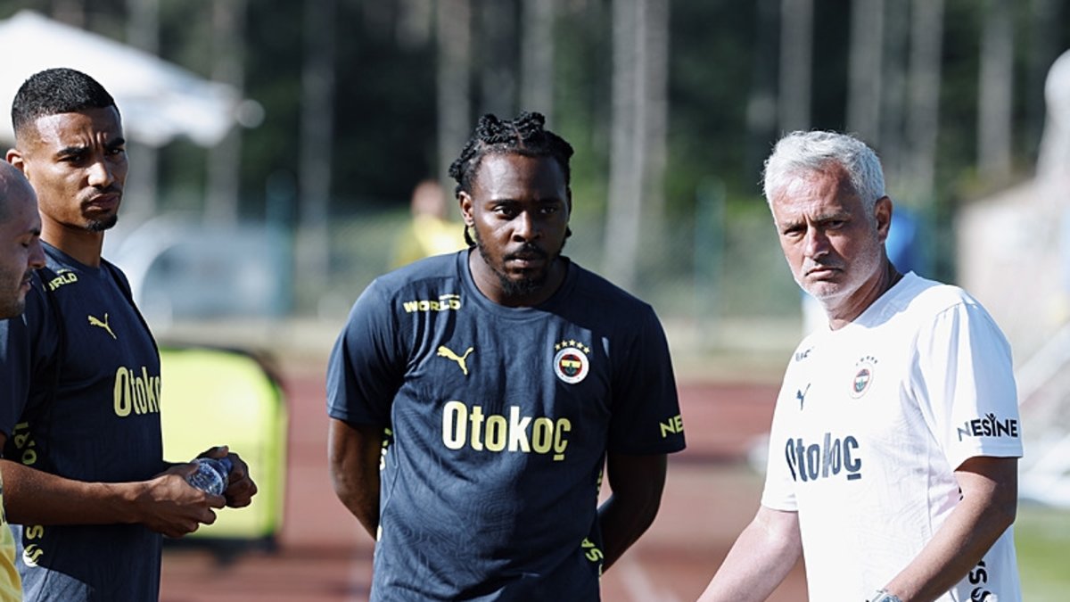 Bright Osayi-Samuel Fenerbahçe'ye veda etti! Bright Osayi-Samuel Fenerbahçe'ye veda etti!