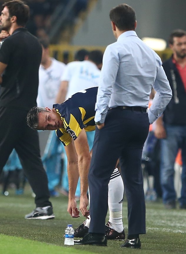 Van Persie’den Pereira’ya şok hareket