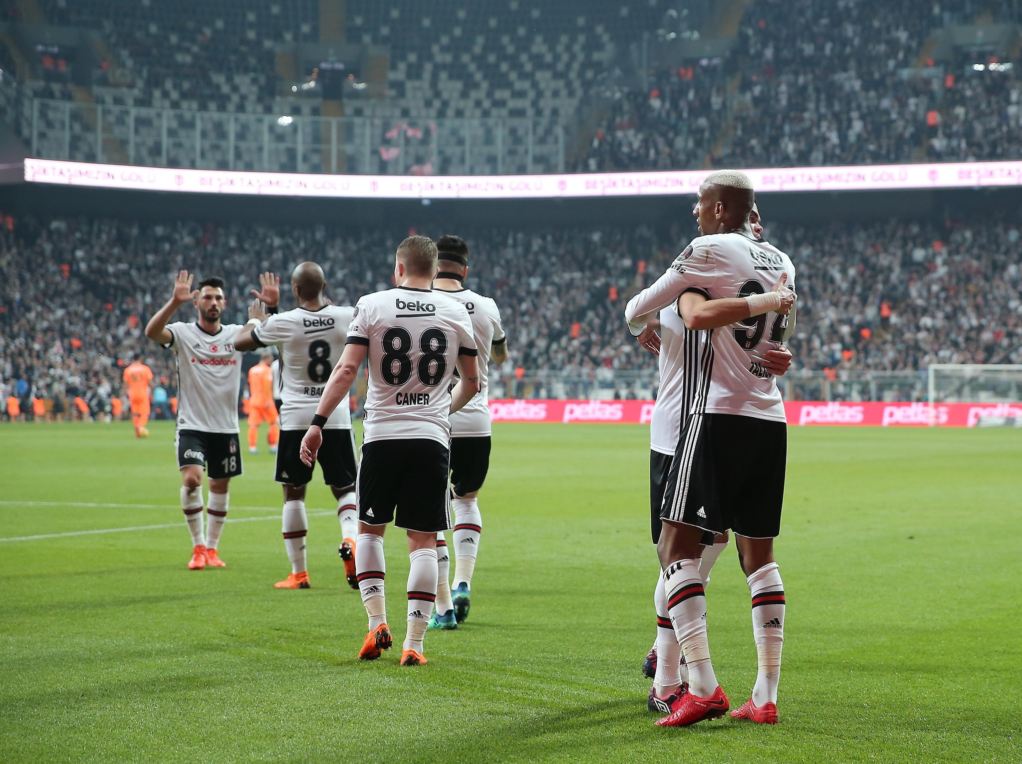 Talisca sosyal medyayı da salladı!