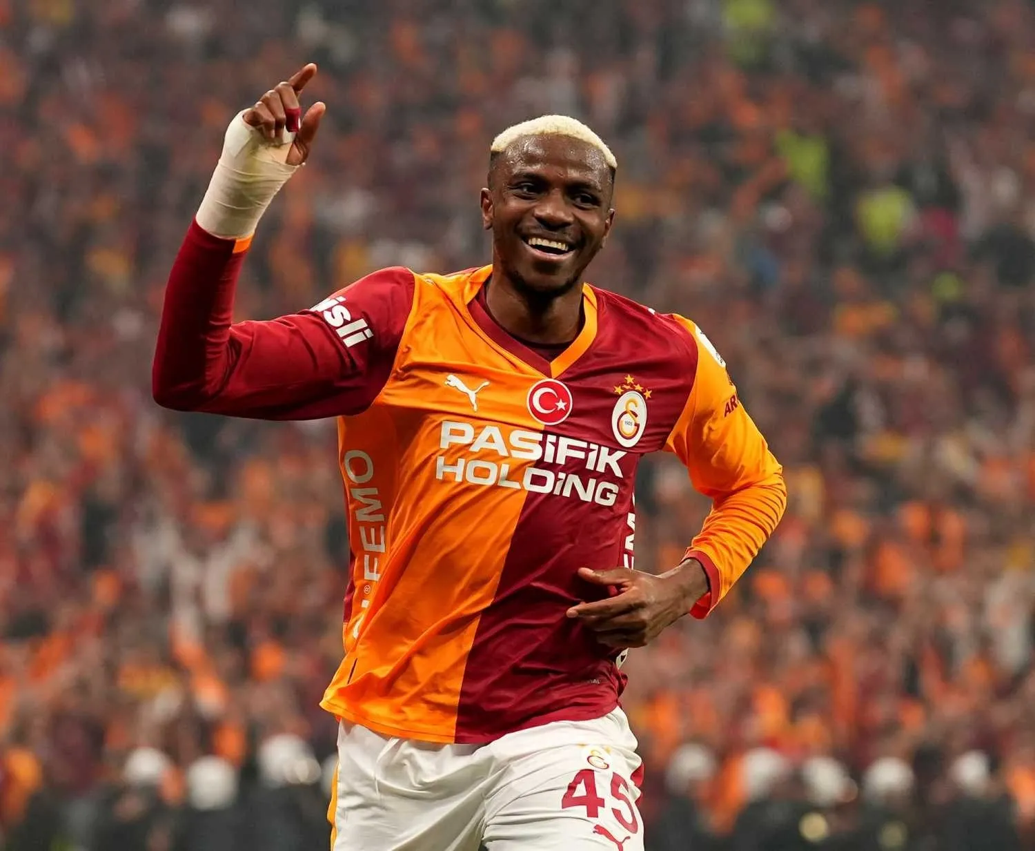 Galatasaray'da Osimhen'in sahalara dönüş tarihi netleşti