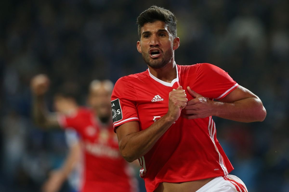 Fenerbahçe’den stopere Lisandro Lopez çıkarması!