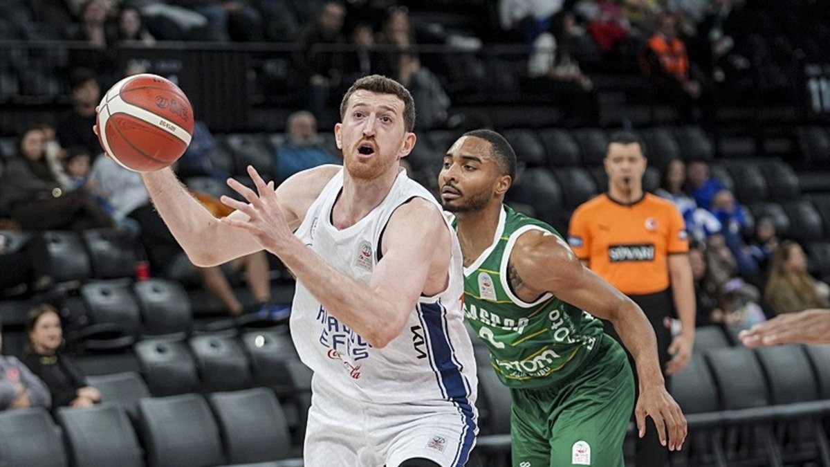 Anadolu Efes evinde Bursaspor'u geçti!