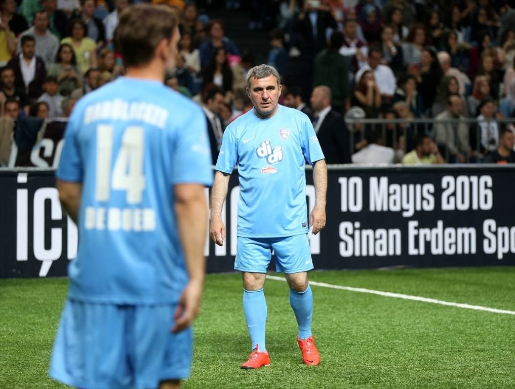 Futbolun yıldızları Darülaceze için oynadı