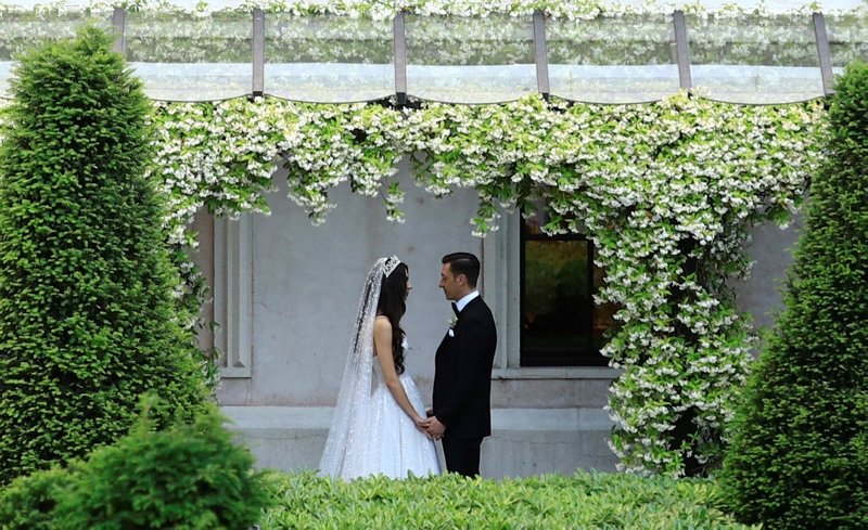 Mesut Özil ve Amine Gülşe evlendi! Başkan Erdoğan nikah şahidi oldu...