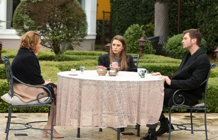 aile-25-bolum-fragmani-izle-show-tv-aile-dizisi-yeni-bolum-fragmani-1702362801501.jpg AİLE 25. BÖLÜM FRAGMANI İZLE | Show TV Aile dizisi yeni bölüm fragmanı - 2