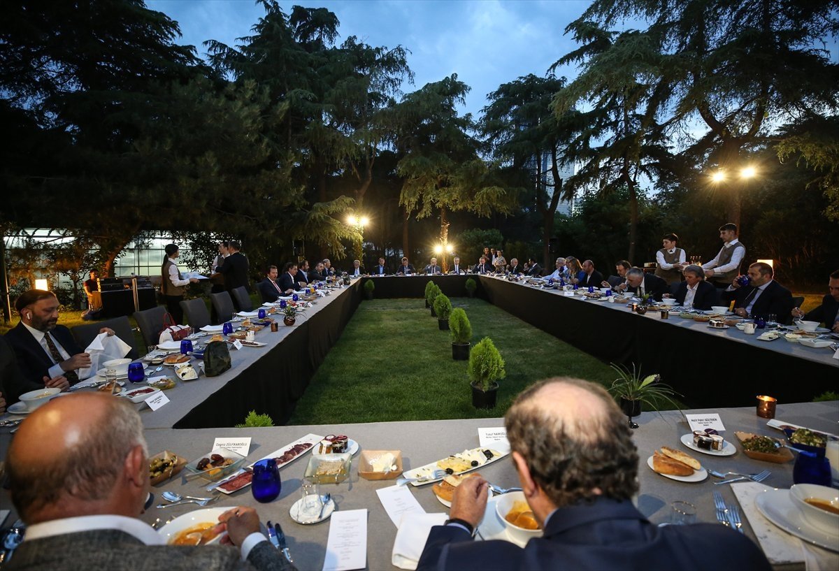 Futbol camiası iftarda bir araya geldi! Mustafa Cengiz, Ali Koç, Fikret Orman...
